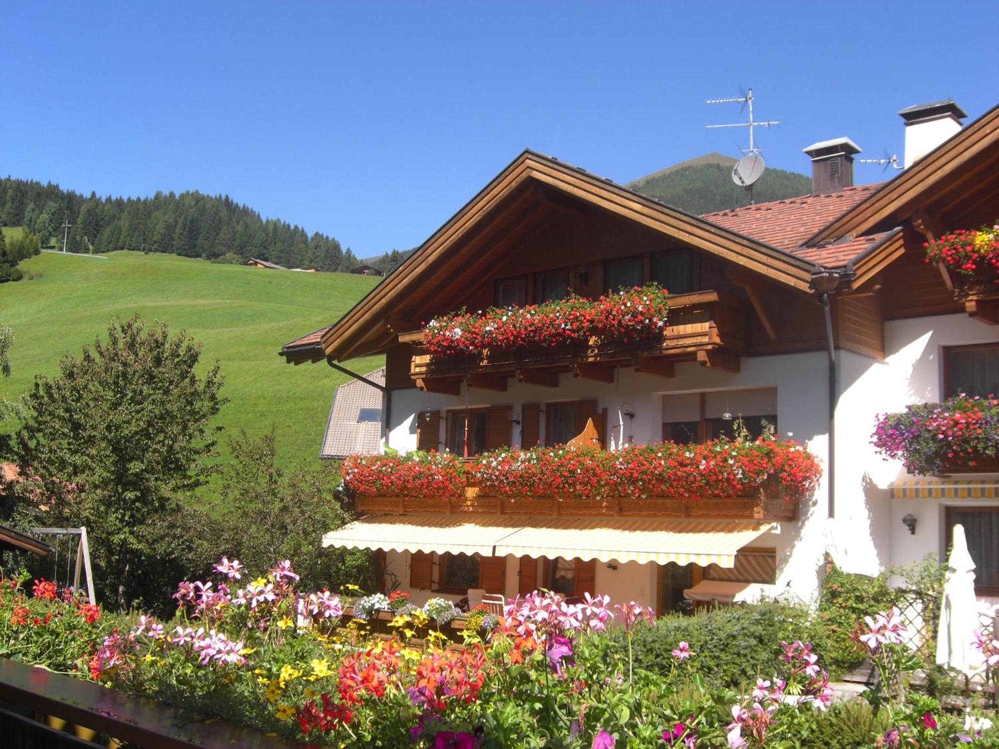Appartements Haus Bachmann San Candido Luaran gambar